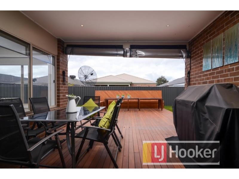 29 Kindred Avenue, Cranbourne North VIC 3977