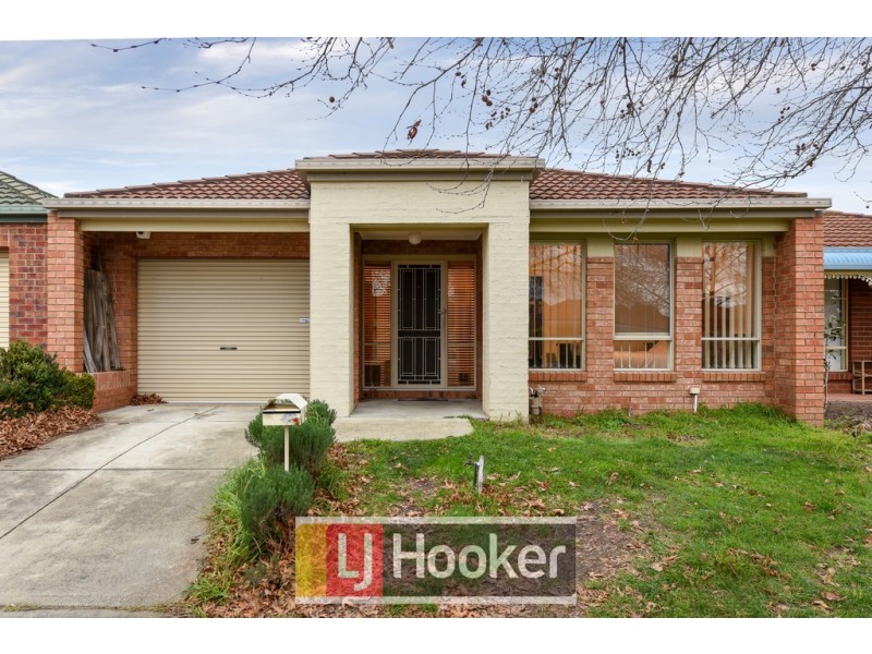 7 Oak Post Place, Cranbourne East VIC 3977