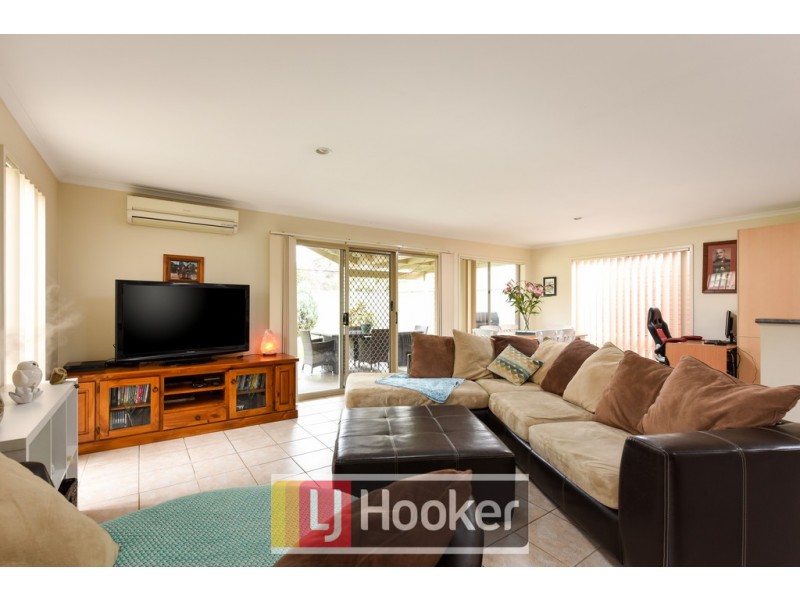 7 Oak Post Place, Cranbourne East VIC 3977