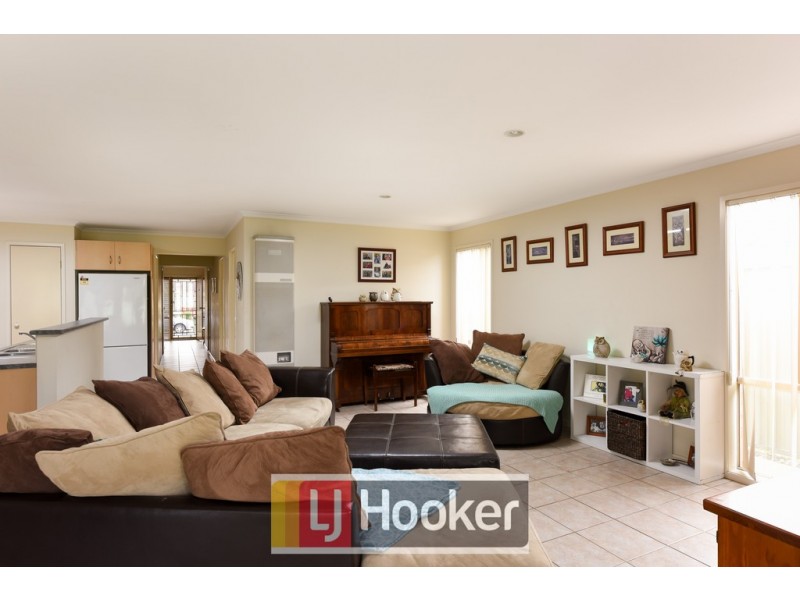 7 Oak Post Place, Cranbourne East VIC 3977
