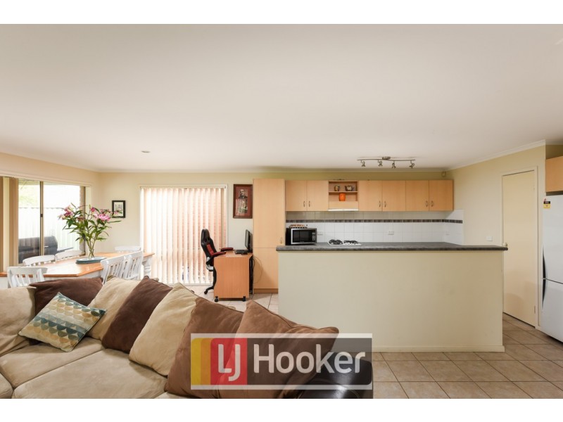 7 Oak Post Place, Cranbourne East VIC 3977