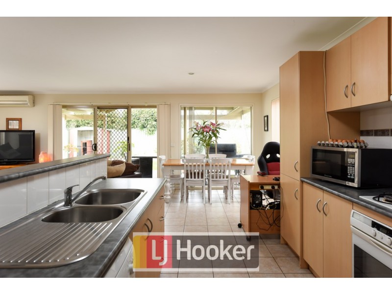 7 Oak Post Place, Cranbourne East VIC 3977