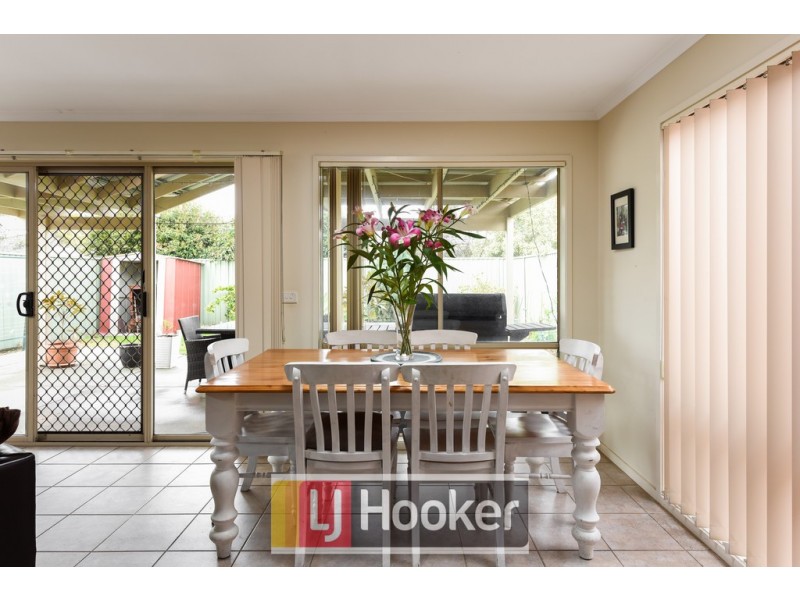 7 Oak Post Place, Cranbourne East VIC 3977
