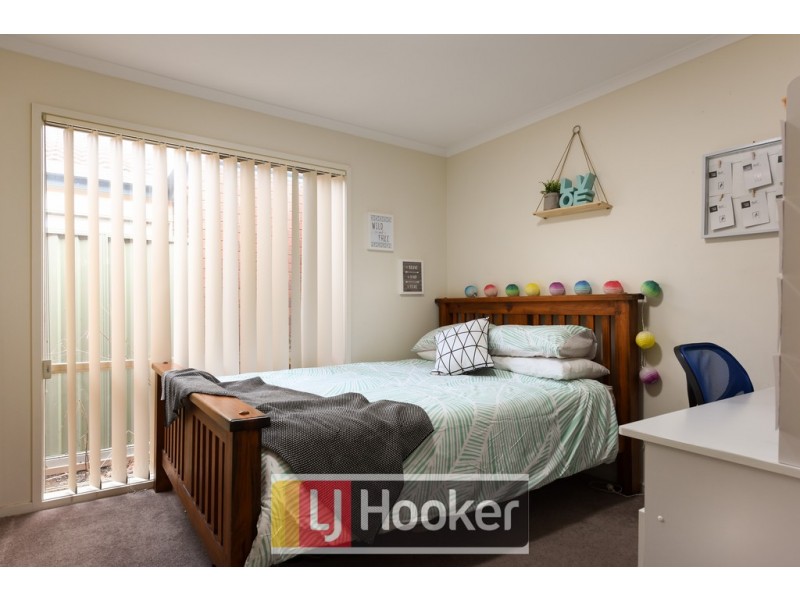 7 Oak Post Place, Cranbourne East VIC 3977