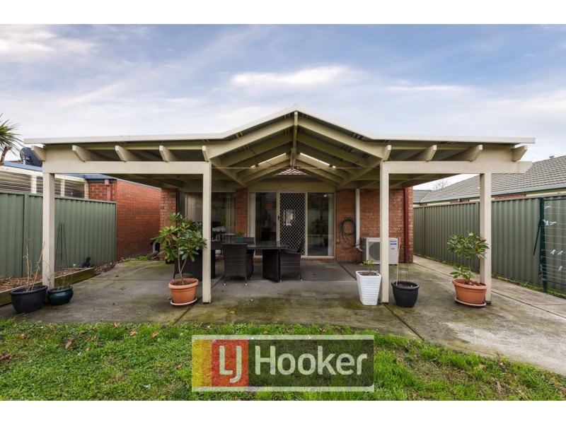 7 Oak Post Place, Cranbourne East VIC 3977