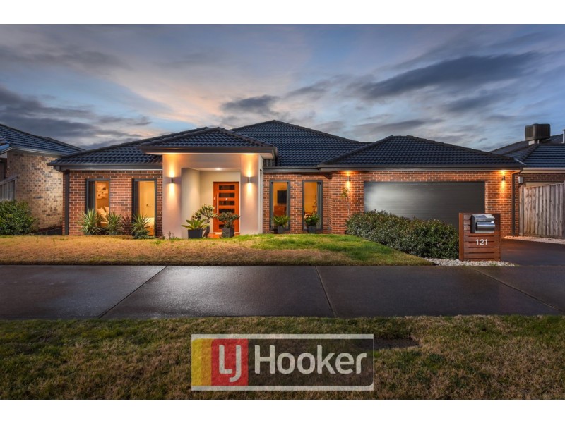 121 Rosebank Drive, Cranbourne North VIC 3977