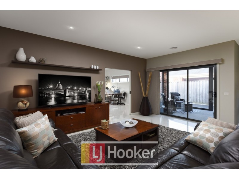 121 Rosebank Drive, Cranbourne North VIC 3977