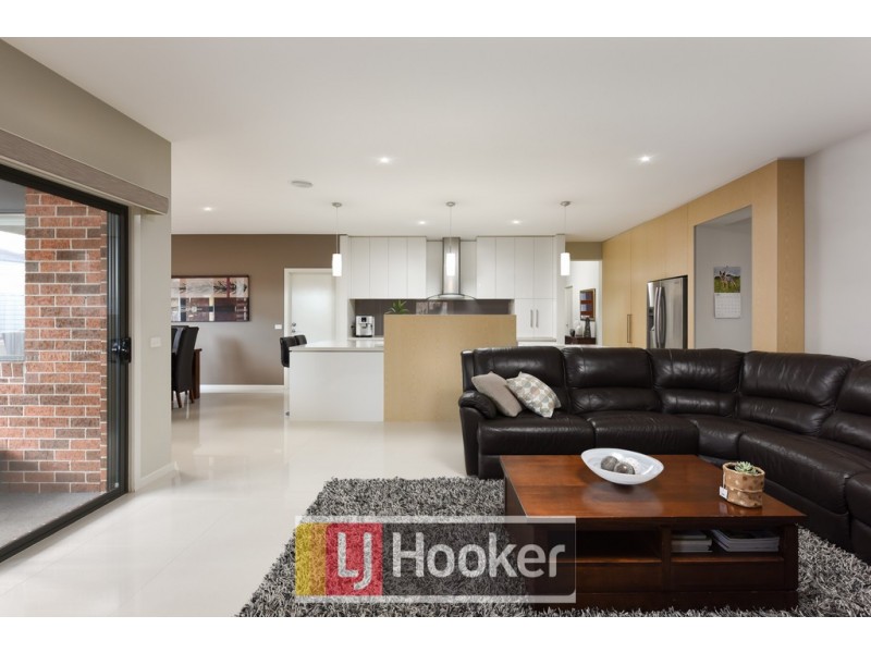 121 Rosebank Drive, Cranbourne North VIC 3977