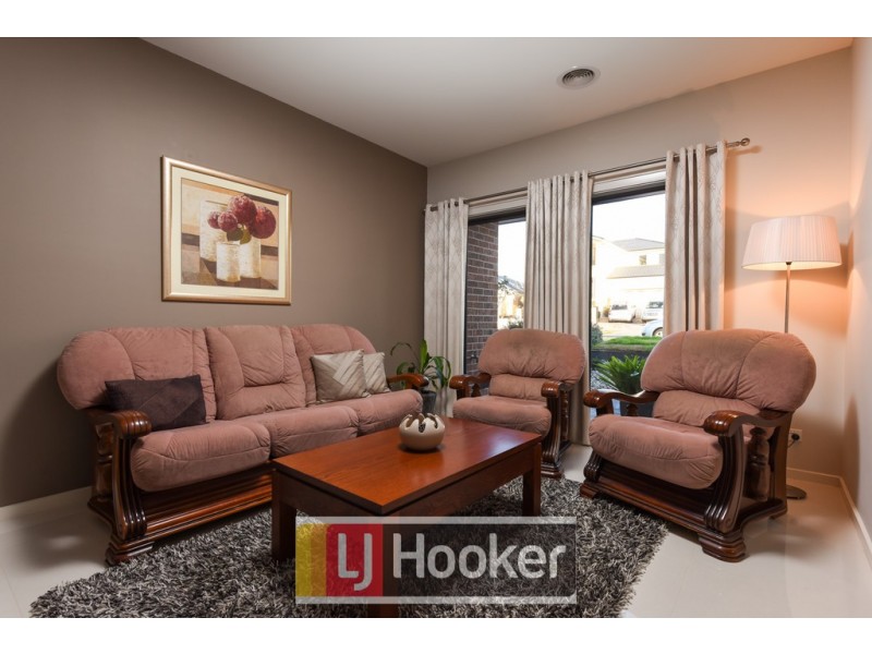 121 Rosebank Drive, Cranbourne North VIC 3977