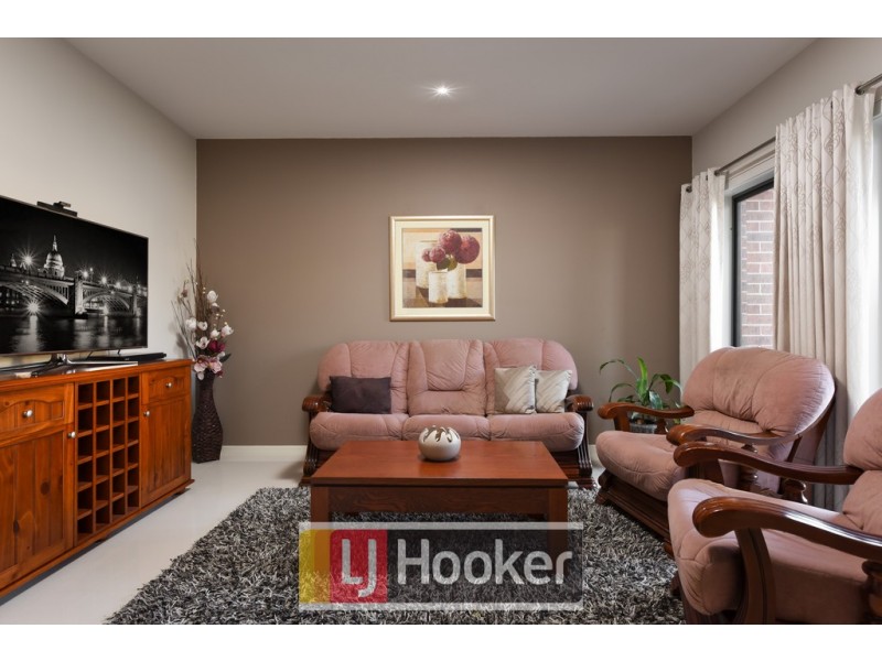 121 Rosebank Drive, Cranbourne North VIC 3977