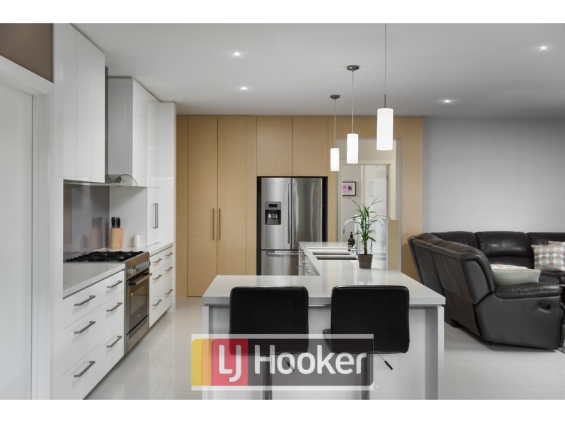 121 Rosebank Drive, Cranbourne North VIC 3977