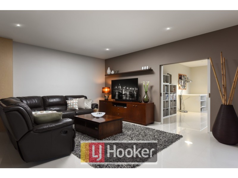 121 Rosebank Drive, Cranbourne North VIC 3977