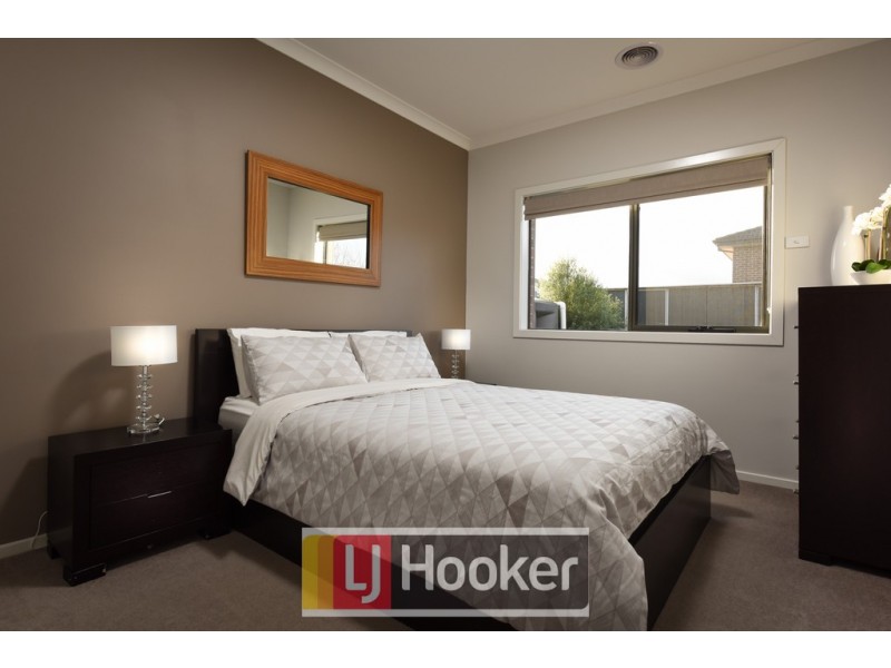 121 Rosebank Drive, Cranbourne North VIC 3977