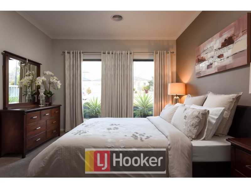 121 Rosebank Drive, Cranbourne North VIC 3977