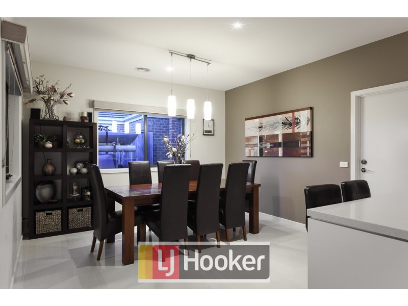 121 Rosebank Drive, Cranbourne North VIC 3977