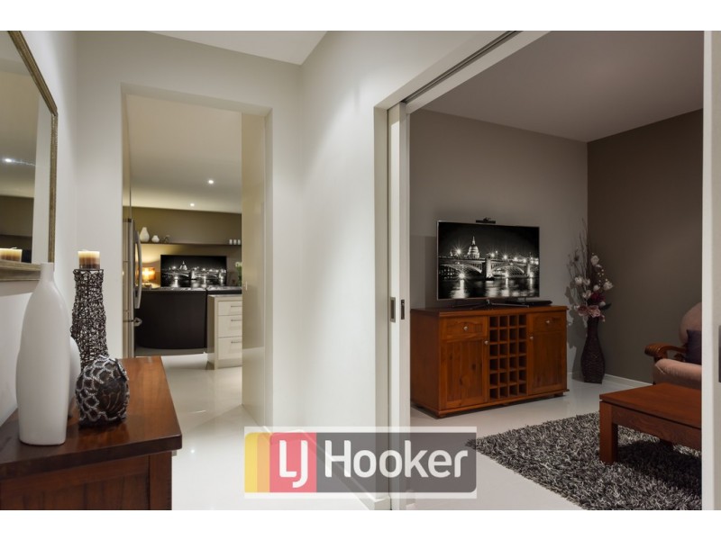 121 Rosebank Drive, Cranbourne North VIC 3977