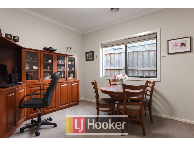 121 Rosebank Drive, Cranbourne North VIC 3977