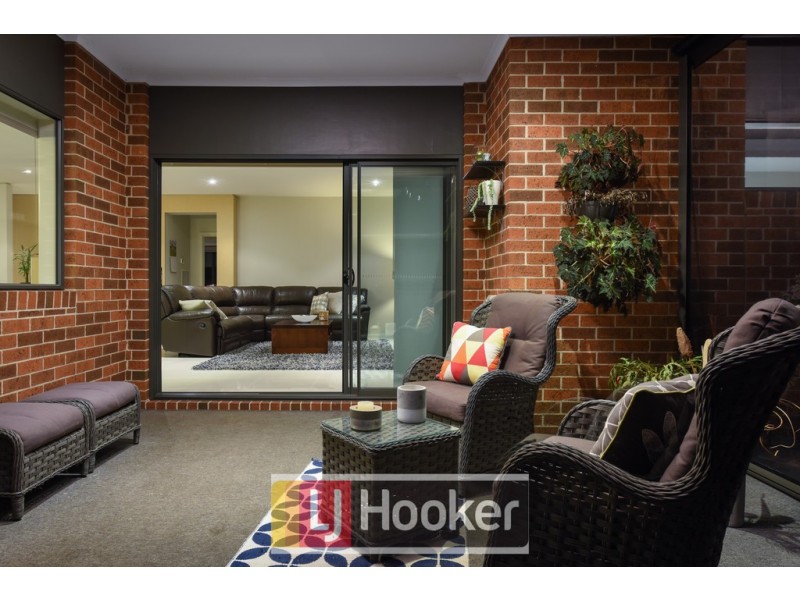 121 Rosebank Drive, Cranbourne North VIC 3977