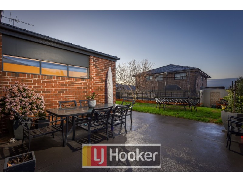 121 Rosebank Drive, Cranbourne North VIC 3977