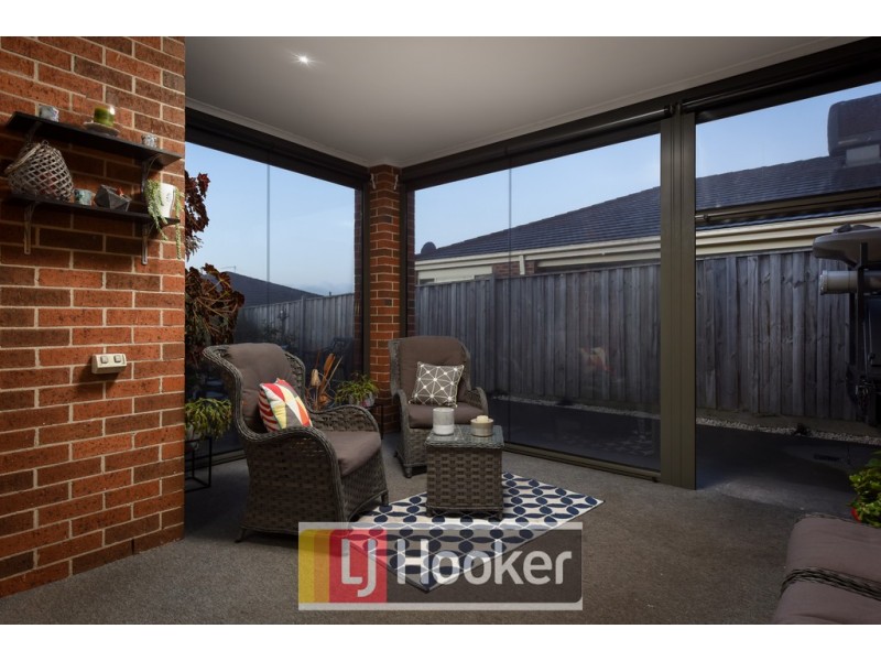 121 Rosebank Drive, Cranbourne North VIC 3977