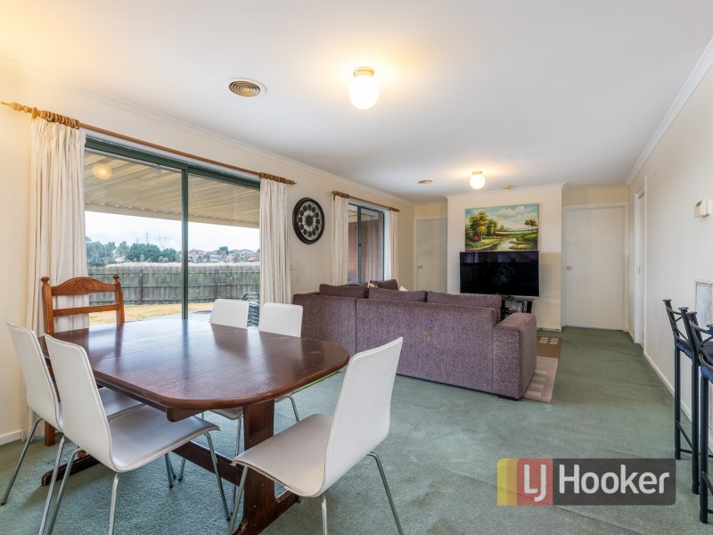 8 Oakman Way, Hampton Park VIC 3976