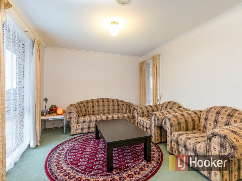 8 Oakman Way, Hampton Park VIC 3976