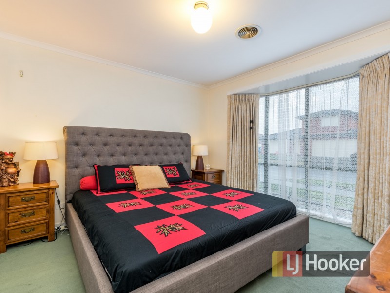 8 Oakman Way, Hampton Park VIC 3976