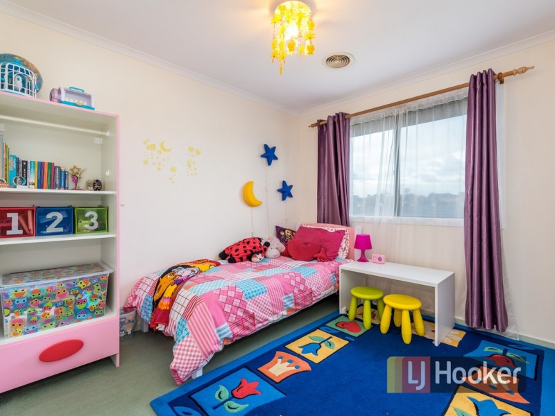 8 Oakman Way, Hampton Park VIC 3976