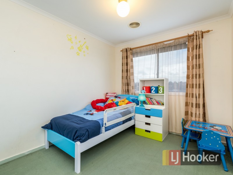 8 Oakman Way, Hampton Park VIC 3976