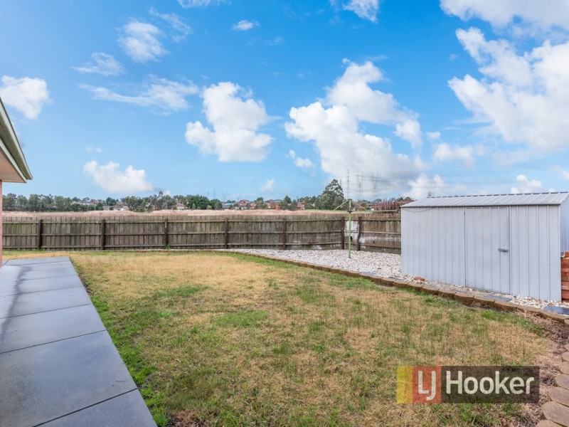 8 Oakman Way, Hampton Park VIC 3976
