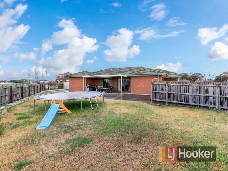 8 Oakman Way, Hampton Park VIC 3976