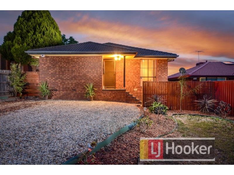 2 Bill Place, Hampton Park VIC 3976