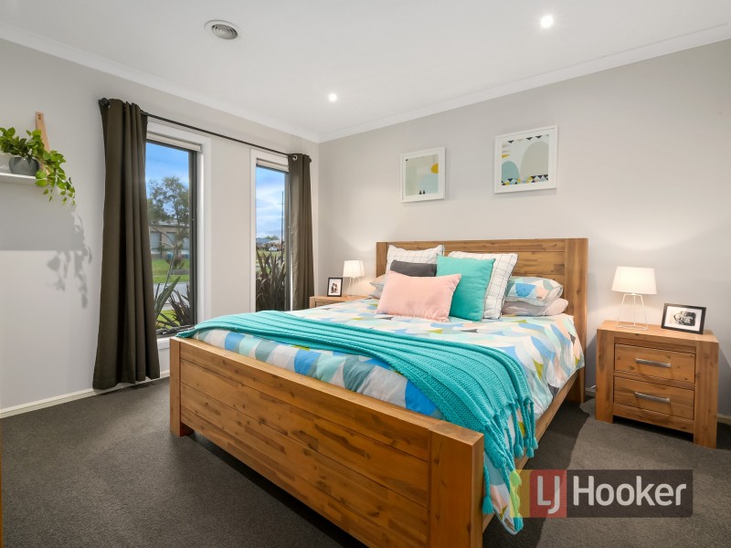 17 Perry Circuit, Cranbourne North VIC 3977