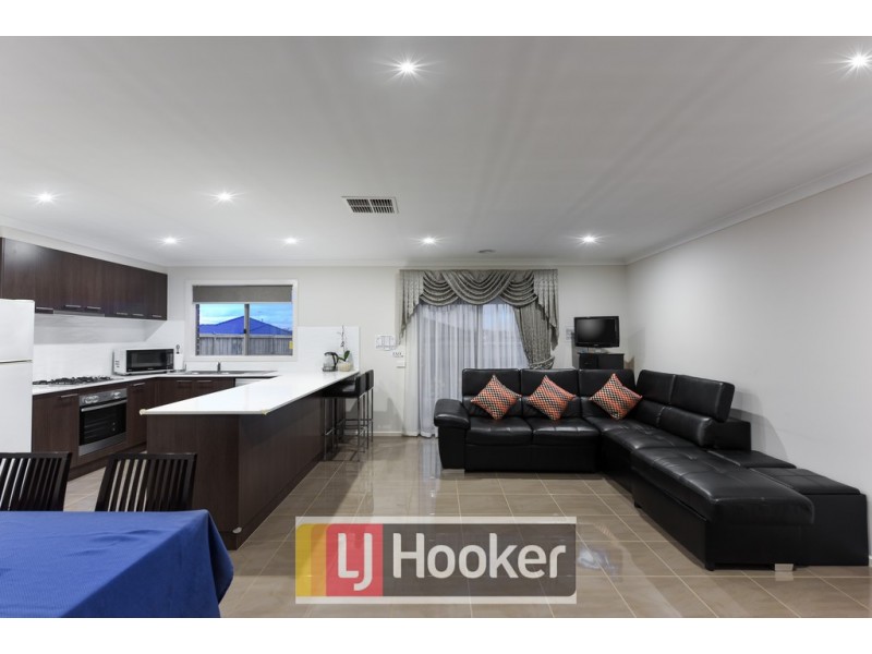 6 Kinkade Close, Cranbourne East VIC 3977