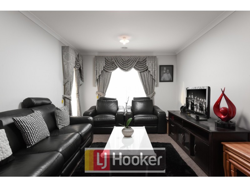 6 Kinkade Close, Cranbourne East VIC 3977