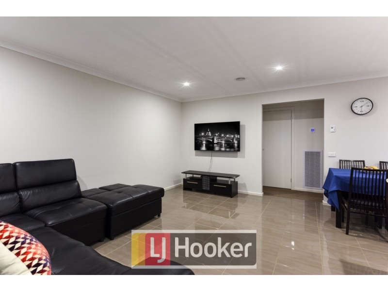 6 Kinkade Close, Cranbourne East VIC 3977