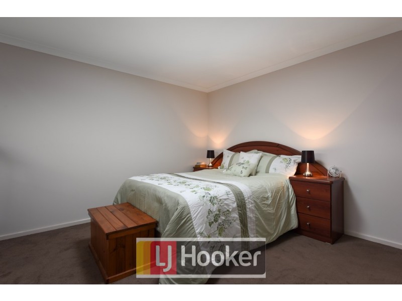 6 Kinkade Close, Cranbourne East VIC 3977