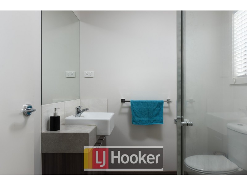 6 Kinkade Close, Cranbourne East VIC 3977