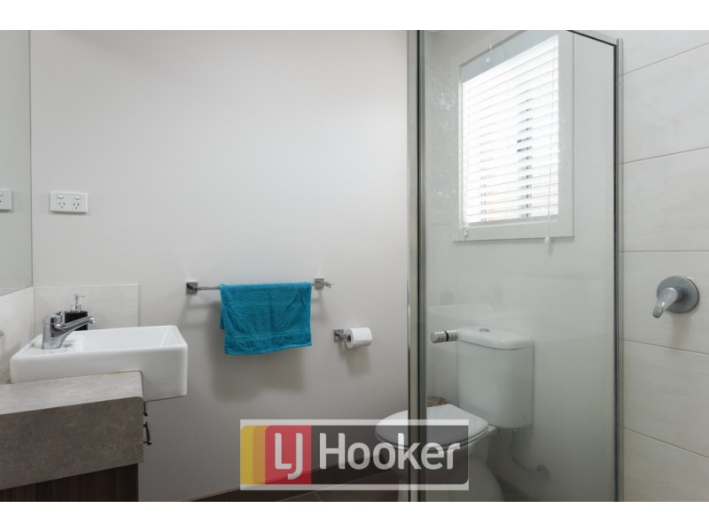 6 Kinkade Close, Cranbourne East VIC 3977