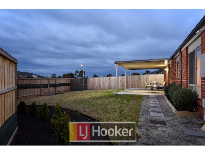 6 Kinkade Close, Cranbourne East VIC 3977