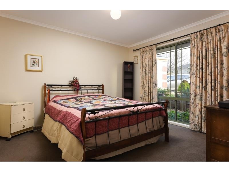 8 Filmer Crescent, Narre Warren South VIC 3805