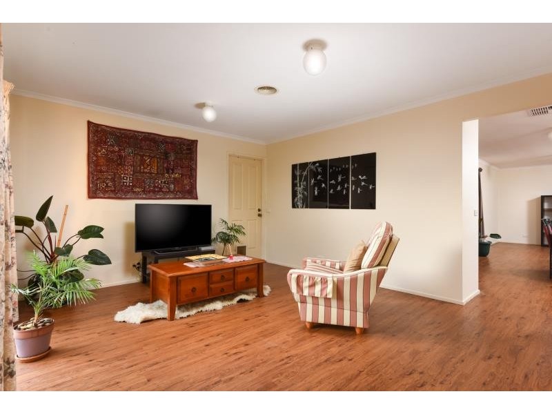 8 Filmer Crescent, Narre Warren South VIC 3805