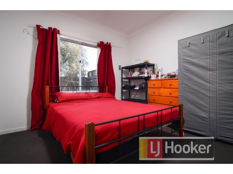 11 Whitegum Way, Cranbourne North VIC 3977