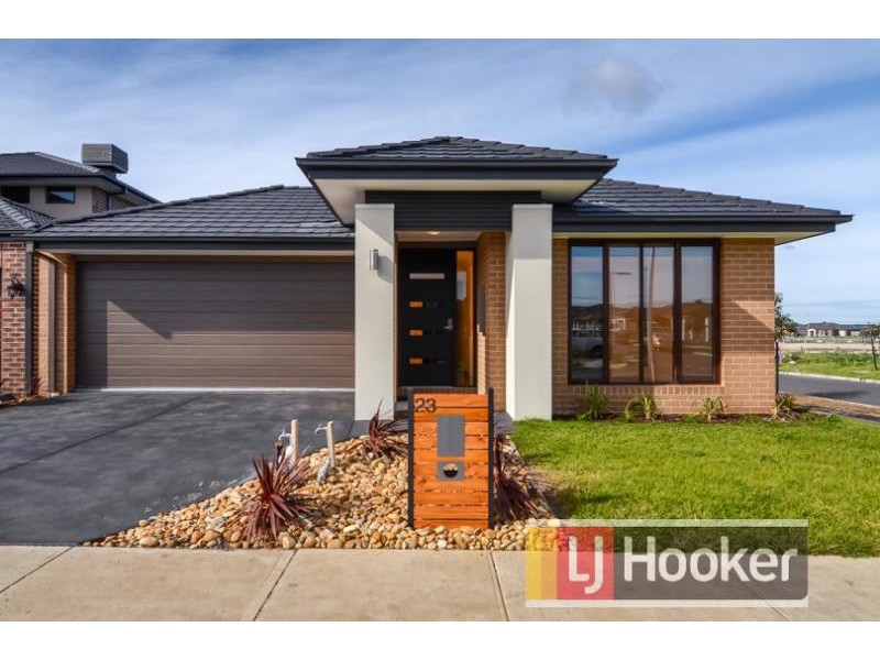 23 Guilfoylia Drive, Cranbourne North VIC 3977