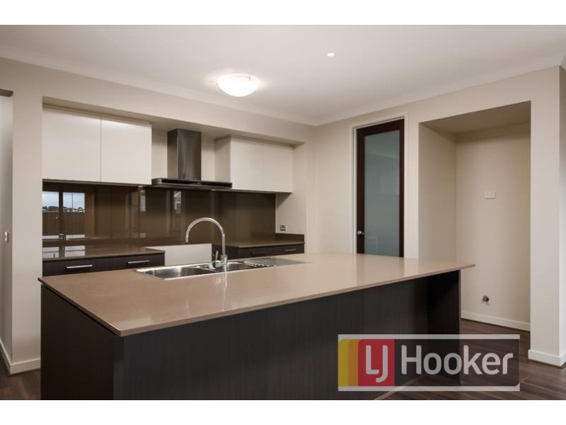 23 Guilfoylia Drive, Cranbourne North VIC 3977