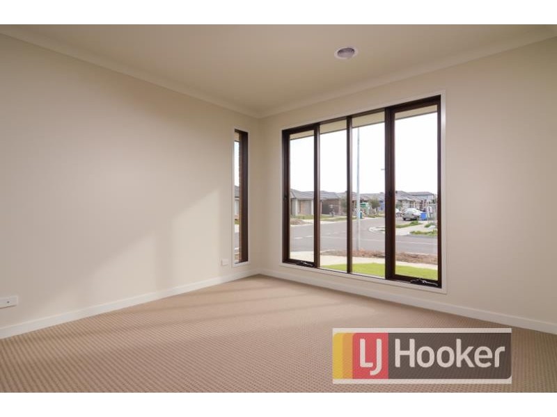 23 Guilfoylia Drive, Cranbourne North VIC 3977