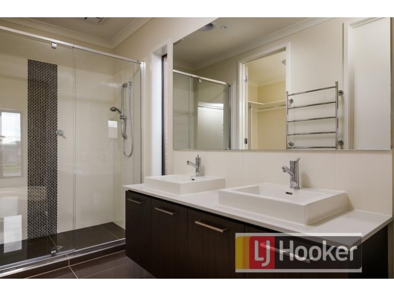 23 Guilfoylia Drive, Cranbourne North VIC 3977