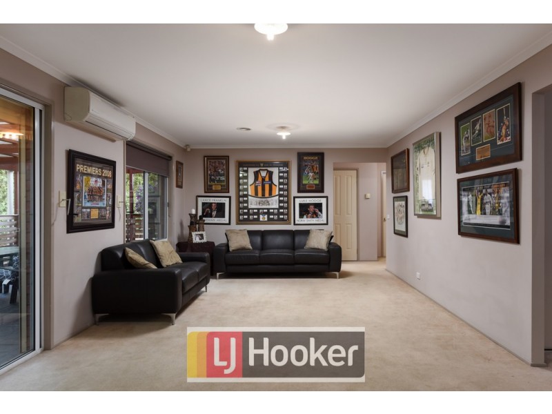 18 Hallmark Drive, Narre Warren South VIC 3805