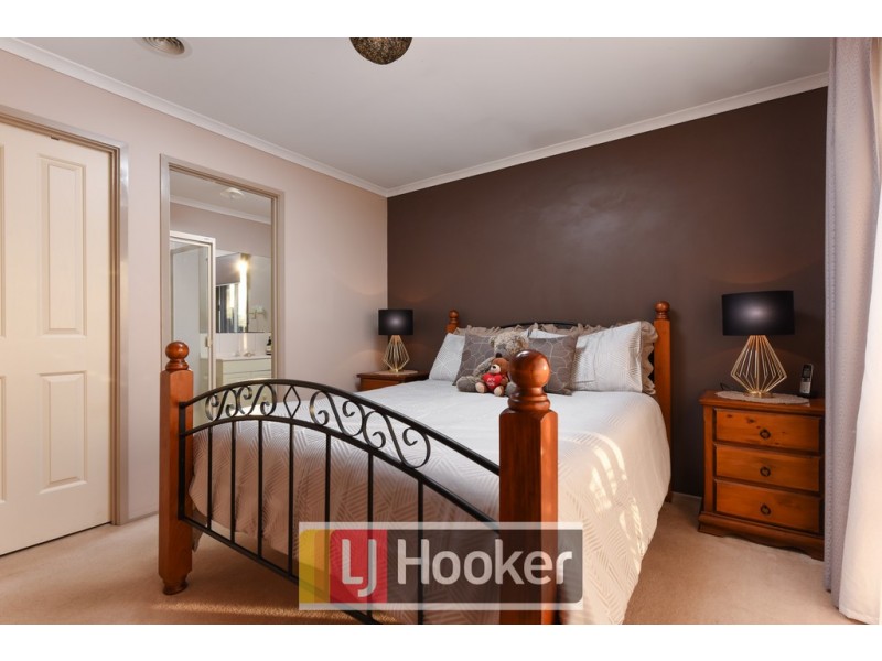 18 Hallmark Drive, Narre Warren South VIC 3805