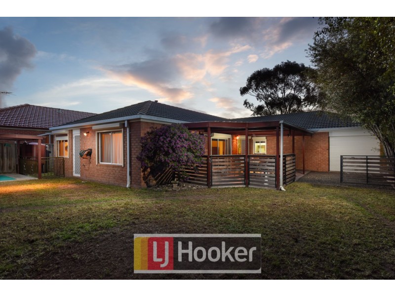 18 Hallmark Drive, Narre Warren South VIC 3805